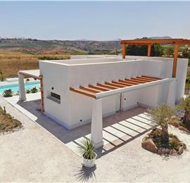 2 bedroom villa with infinity pool, near Alcamo, sleeps 4-5